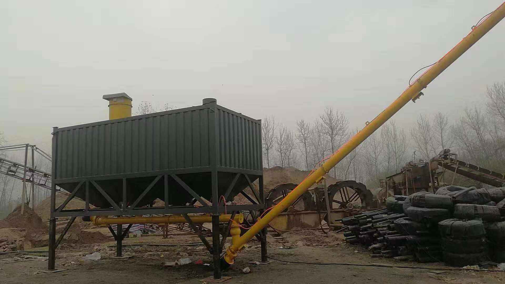 移動(dòng)攪拌站臥式水泥倉(cāng).jpg 移動(dòng)攪拌站臥式水泥倉(cāng).jpg